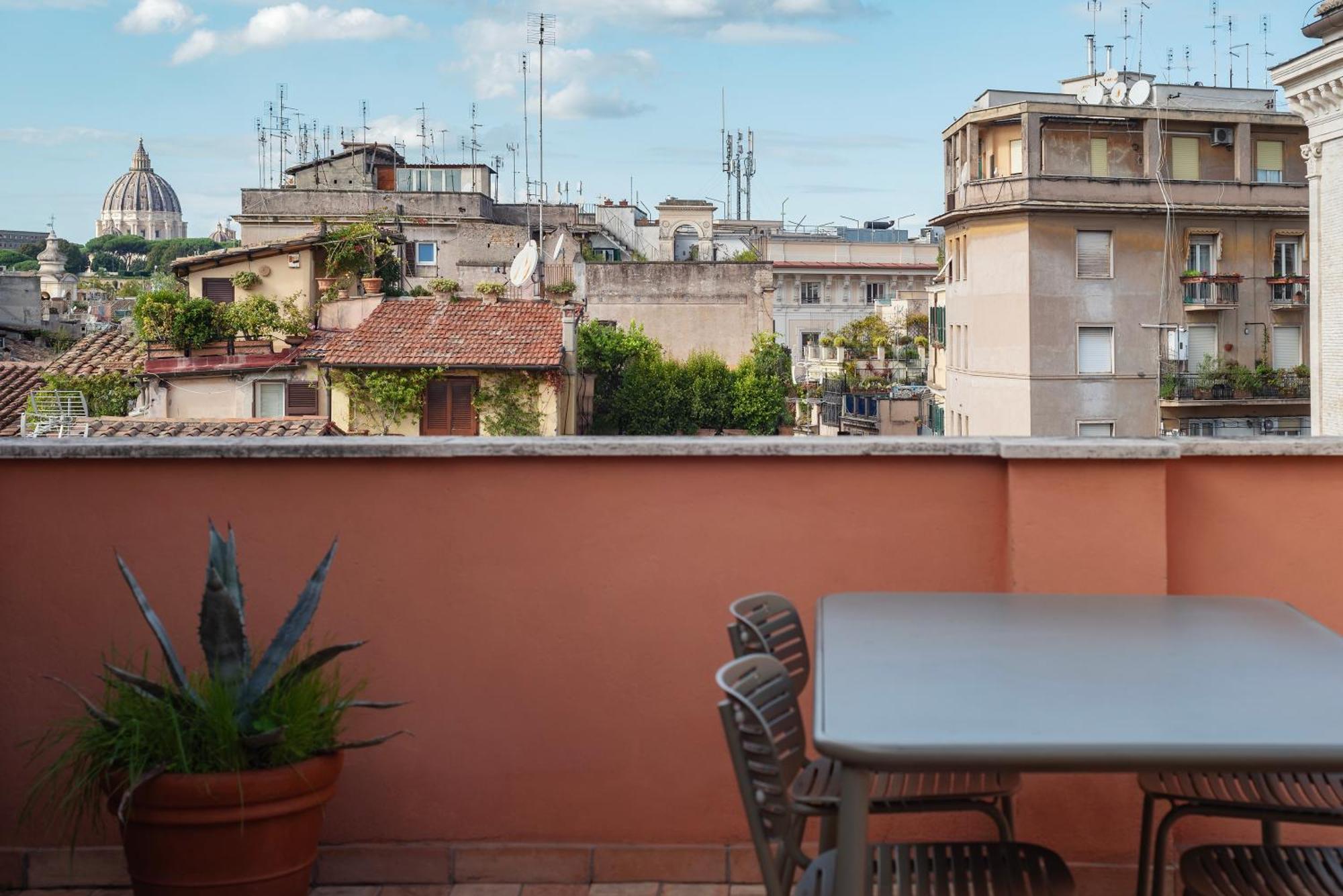 Apartment With Terrace In Via Del Pellegrino - FromhometoРим Экстерьер фото