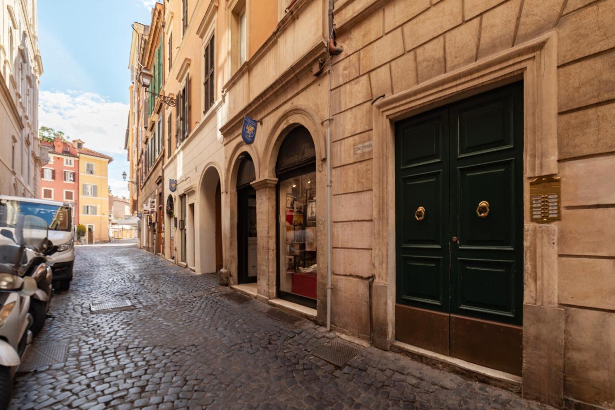 Apartment With Terrace In Via Del Pellegrino - FromhometoРим Экстерьер фото
