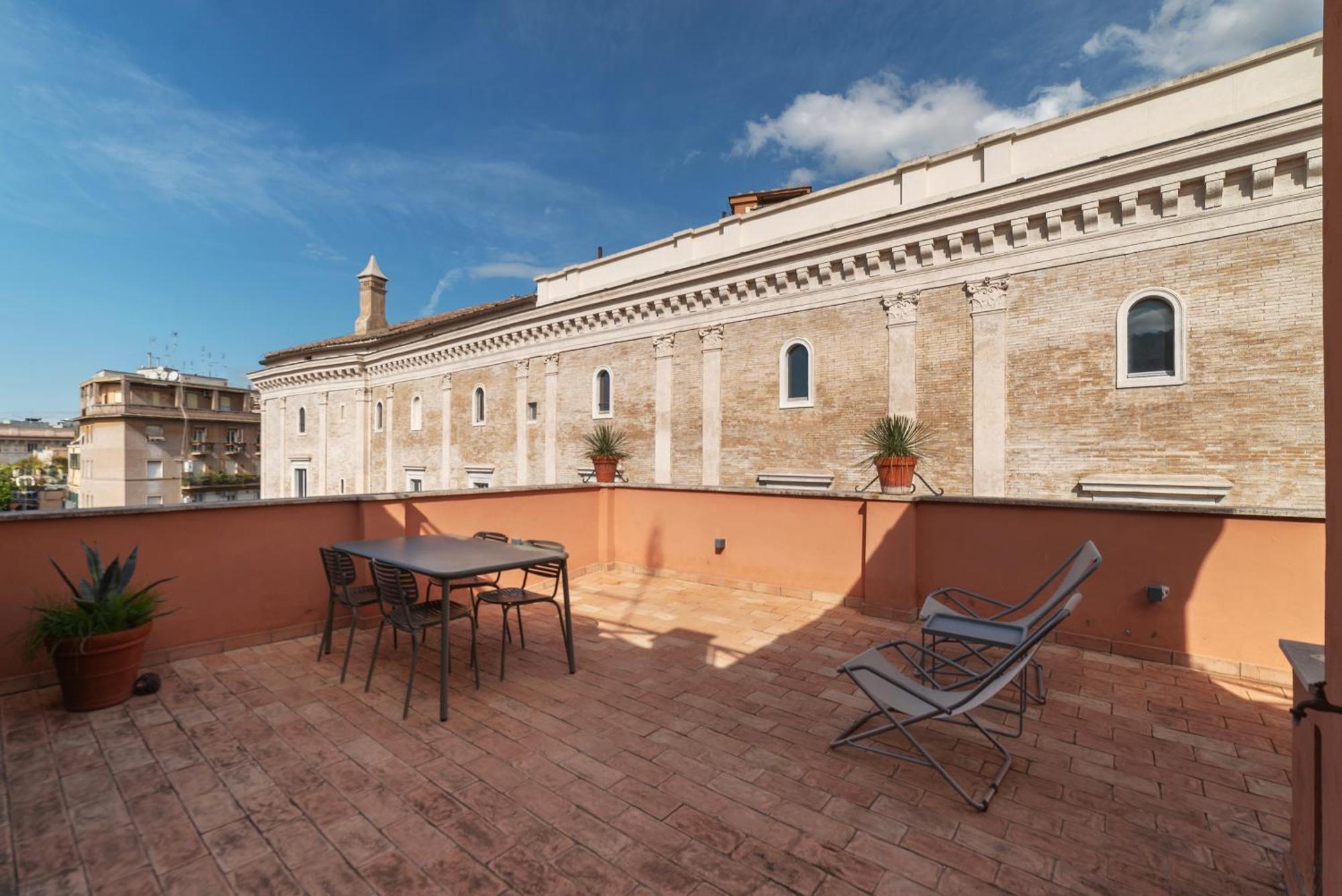 Apartment With Terrace In Via Del Pellegrino - FromhometoРим Экстерьер фото