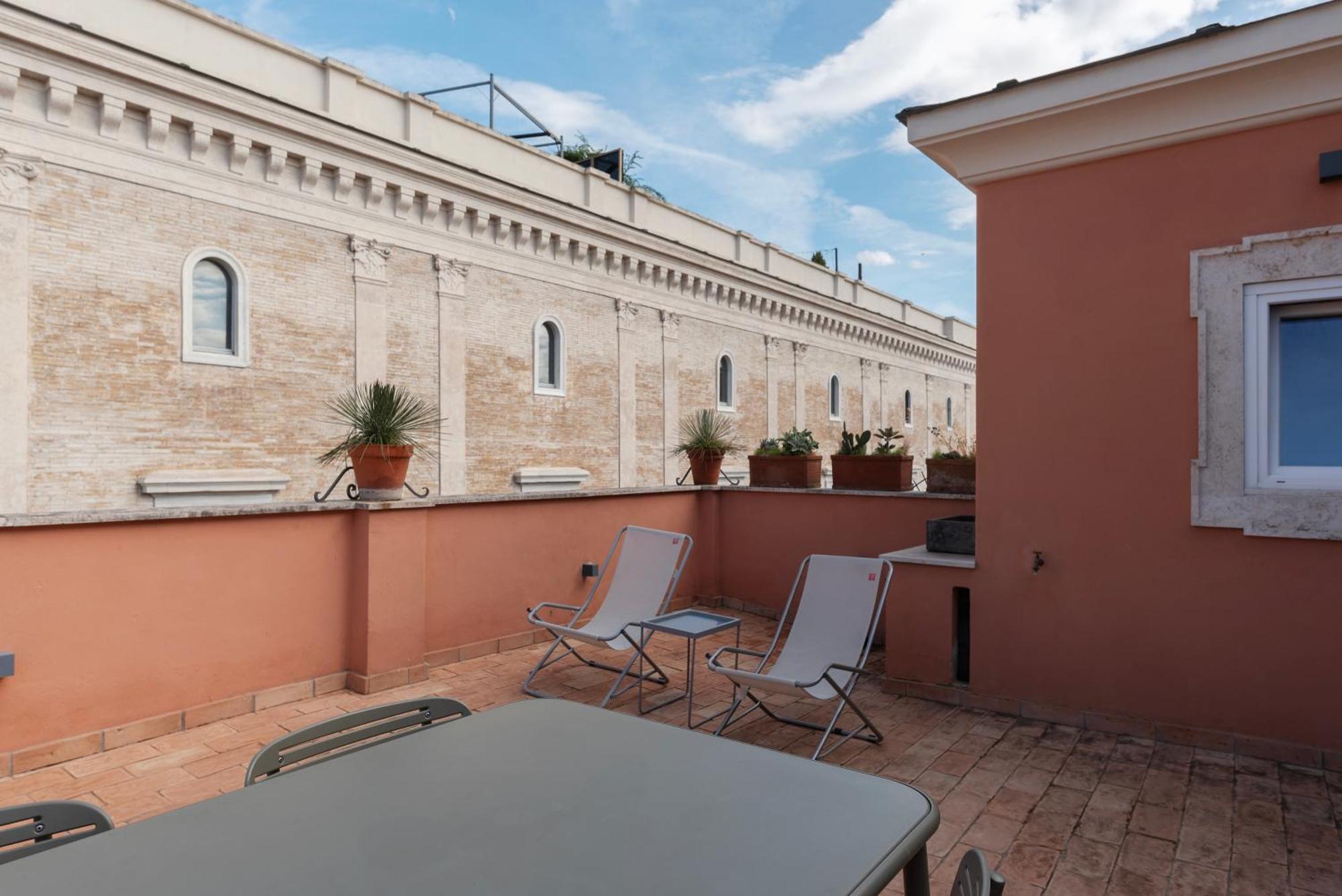 Apartment With Terrace In Via Del Pellegrino - FromhometoРим Экстерьер фото